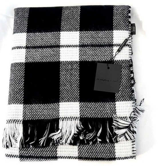 🔥 🔥HOT🔥🆕COZY REVERSIBLE BLACK & WHITE PLAID SCARF - Picture 5 of 5